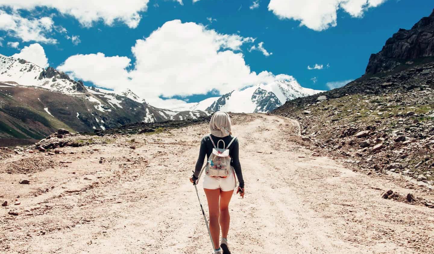 How to Stay Safe and Have Fun While Traveling Alone
